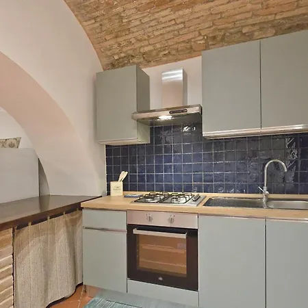 Adiacente Piazza Del Mercato