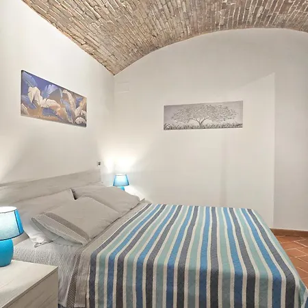 Adiacente Piazza Del Mercato Σπολέτο