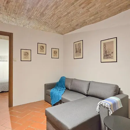 Adiacente Piazza Del Mercato