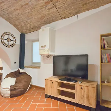 Adiacente Piazza Del Mercato