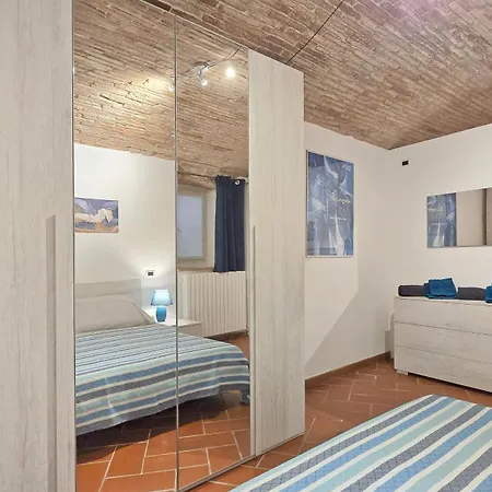 Adiacente Piazza Del Mercato *