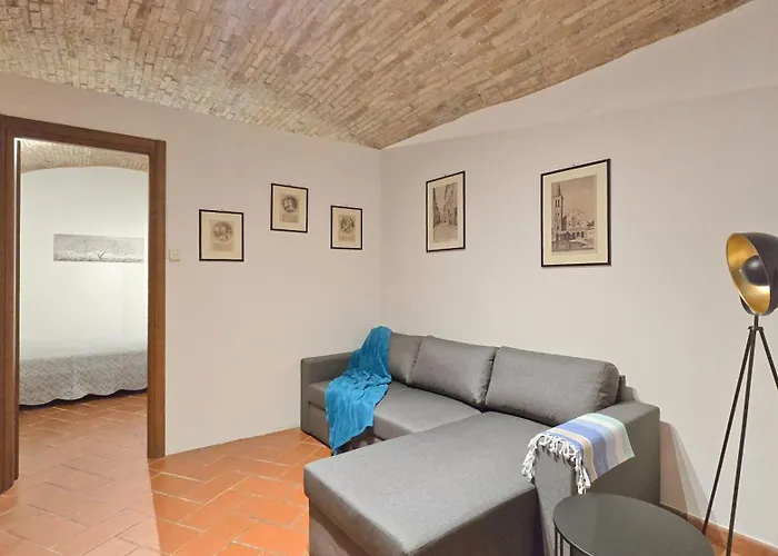 Adiacente Piazza Del Mercato