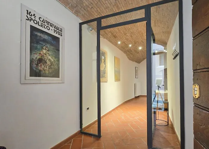 Adiacente Piazza Del Mercato Spoleto