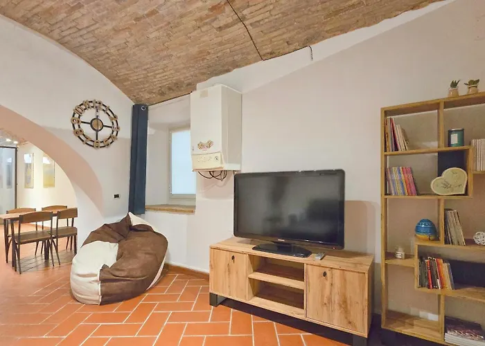 Adiacente Piazza Del Mercato